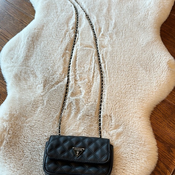Nwot. Guess crossbody - Picture 4 of 10